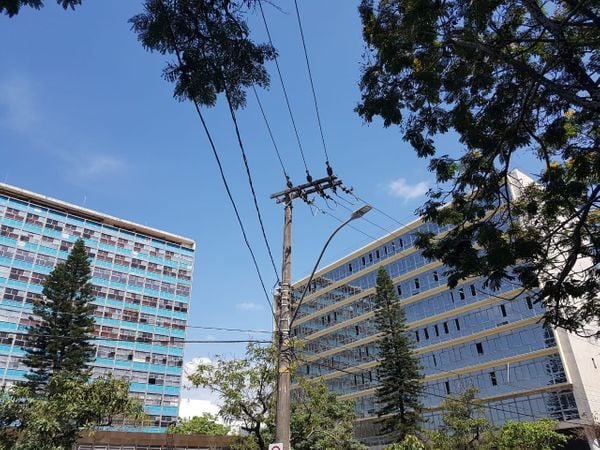 O trânsito interditado nos acessos a rua Josué Prado, no Centro de Vitória. Crédito: José Carlos Schaeffer