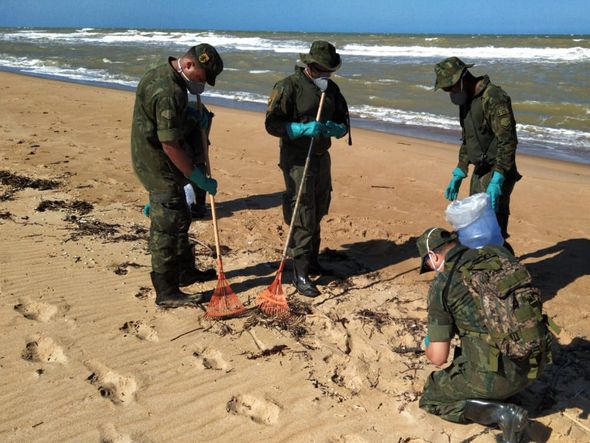 Análise de óleo na Praia de Barra Nova por Eduardo Dias