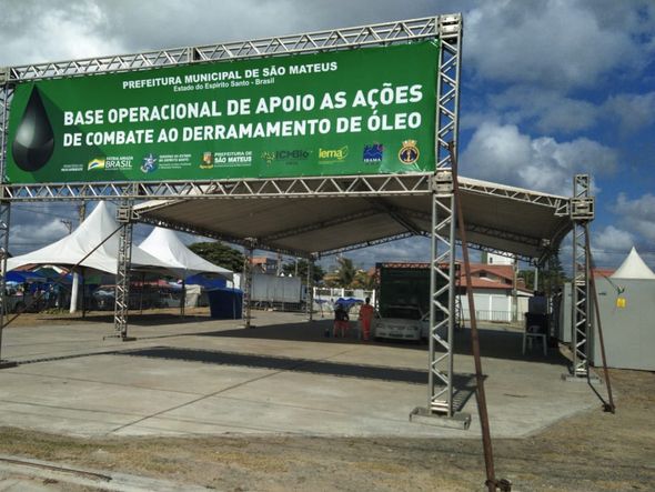 Equipes de prontidão caso precise fazer alguma limpeza na Praia de Camburi por Eduardo Dias