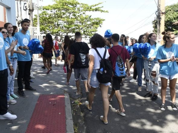 Candidatos se apressam para chegar aos locais de prova por Carlos Alberto Silva