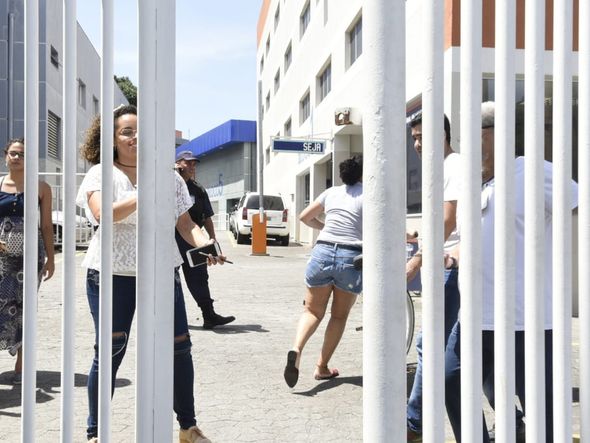 Os portões foram fechados pontualmente às 13 horas e alguns candidatos chegaram no limite por Carlos Alberto Silva
