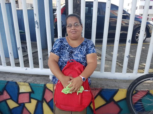 Ediceia Ferreira Gomes vai esperar pelas duas filhas no Enem 2019 . Crédito: José Carlos Schaeffer