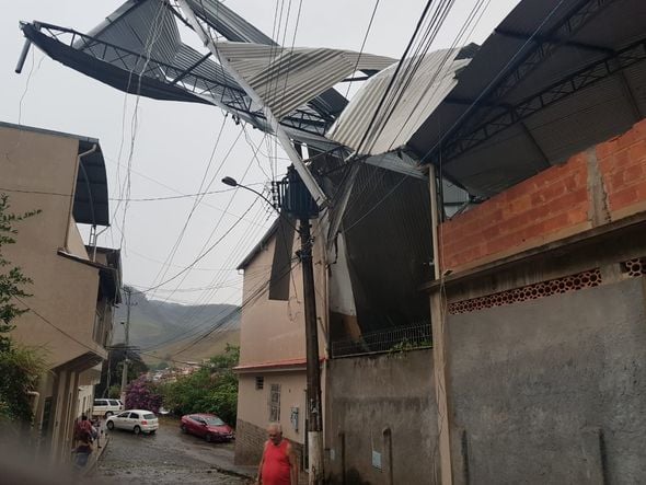 Casas ficaram destalhas em Alegre por Internauta