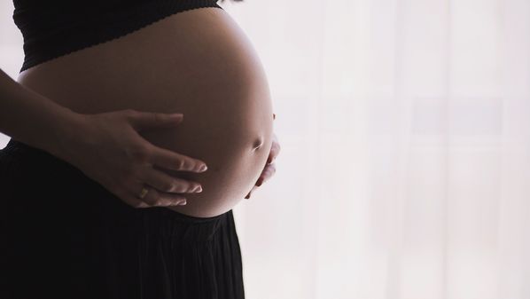 Aqui no Espírito Santo, mais de cinco mil meninas entre 10 e 19 anos ficaram grávidas no ano passado. São números que precisam ser reduzidos drástica e urgentemente