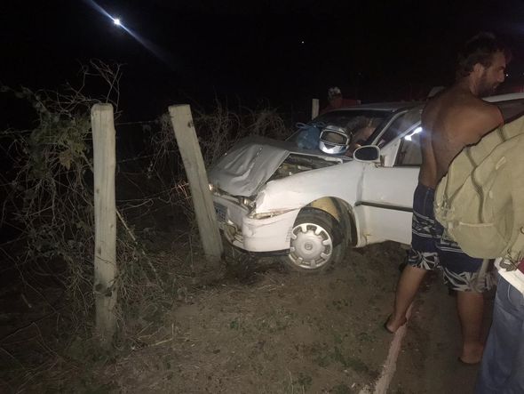 Cerca com arame farpado fica às margens da BR 259 por Internauta