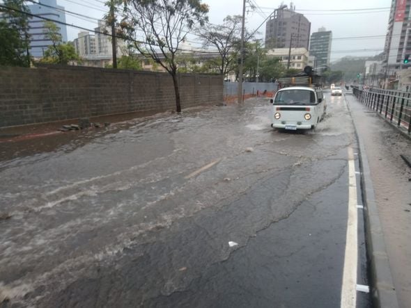 Avenida Leitão da Silva, Vitória por Caique Verli