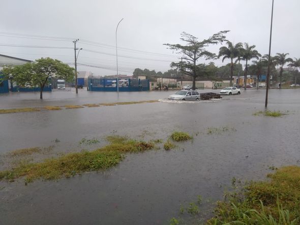 BR 101, na altura de Jardim Limoeiro por Caique Verlí
