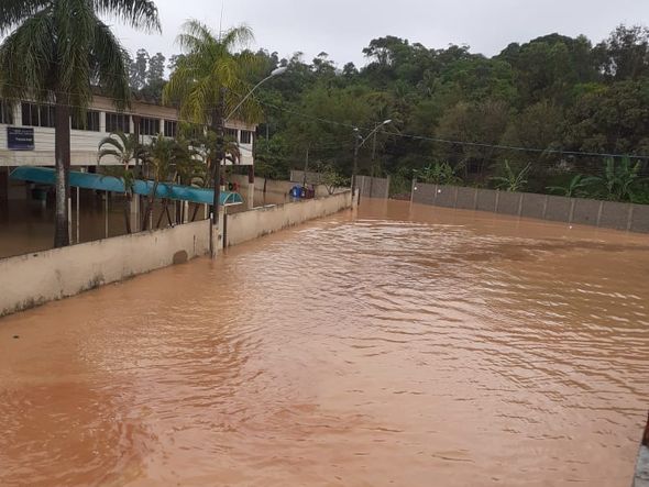 Escola Francisco Araújo, bairro Perocão em Guarapari por Internauta