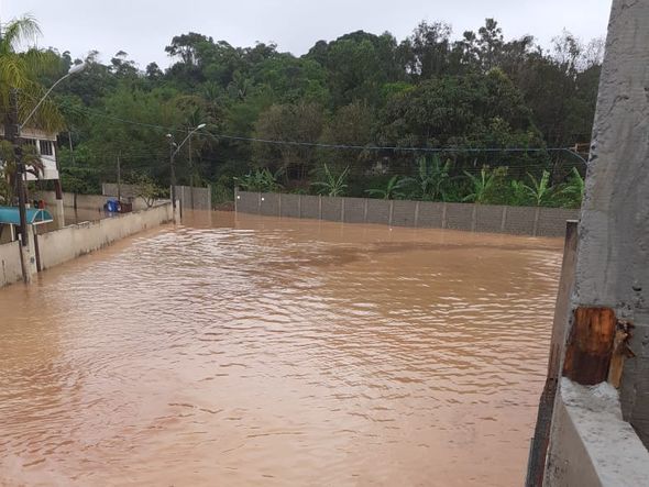 Escola Francisco Araújo, bairro Perocão em Guarapari por Internauta