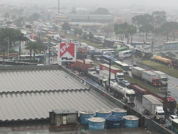 Serra, BR 101, próximo ao Shopping Montserrat por Internauta