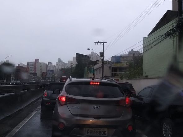 Terceira Ponte com trânsito devido a chuva forte na manhã desta quarta-feira (13) por Sayonara Brandão