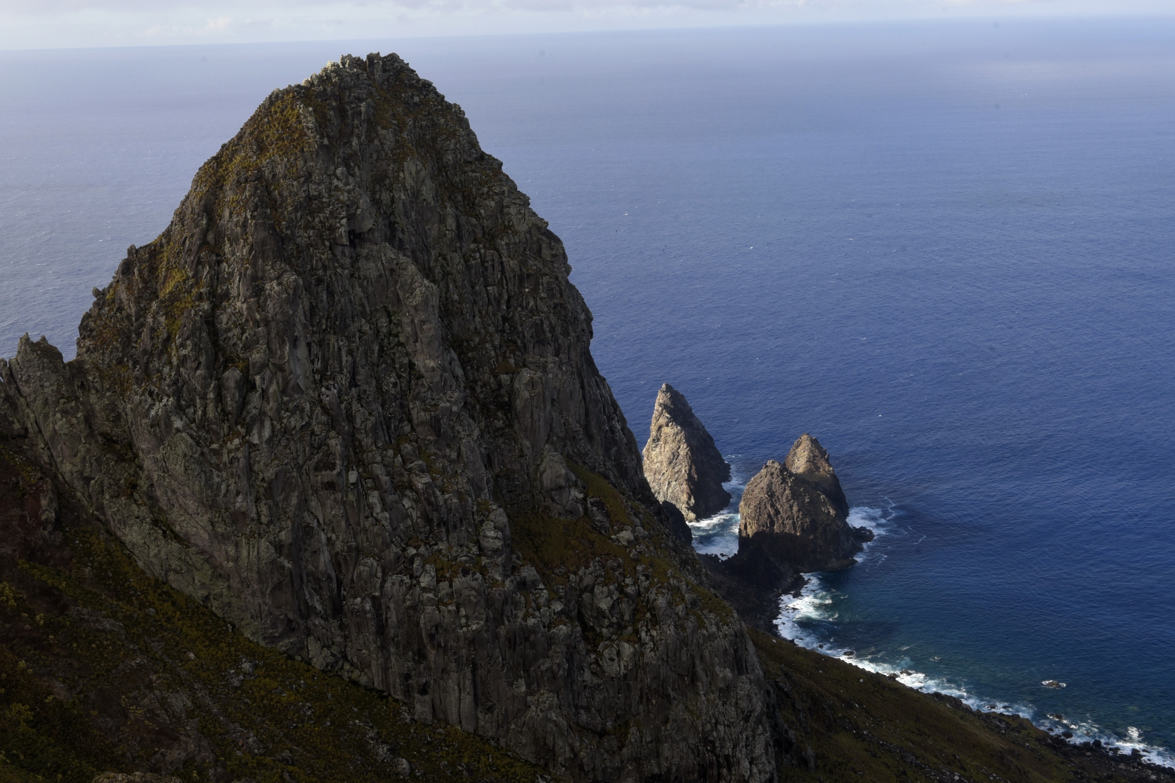 A Gazeta Expedição Trindade fotos mostram as belezas da ilha na costa do ES