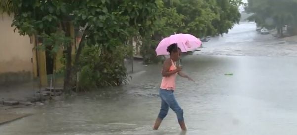 Diversos pontos do município de Linhares ficaram alagados durante as chuvas desta quarta-feira (13). Crédito: TV Gazeta Norte / Reprodução