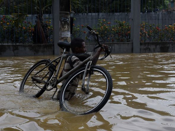 Data: 14/11/2019 - Cariacica - Alagamento provocado pela chuva na rua dos Jornalistas em Novo Horizonte - Editoria: Cidades - Foto: Vitor Jubini - GZ por Vitor Jubini