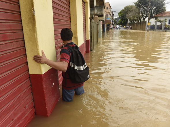 Data: 14/11/2019 - Cariacica - Alagamento provocado pela chuva na rua dos Jornalistas em Novo Horizonte - Editoria: Cidades - Foto: Vitor Jubini - GZ por Vitor Jubini