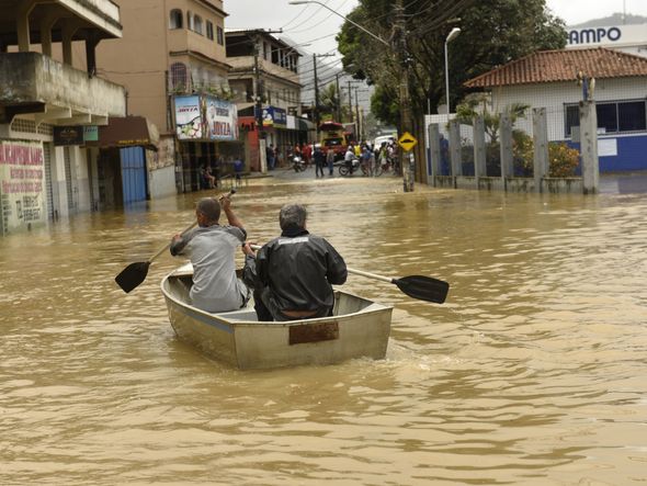 Data: 14/11/2019 - Cariacica - Rio Formate transborda e invade ruas no bairro Industrial em Viana - Editoria: Cidades - Foto: Vitor Jubini - GZ por Vitor Jubini
