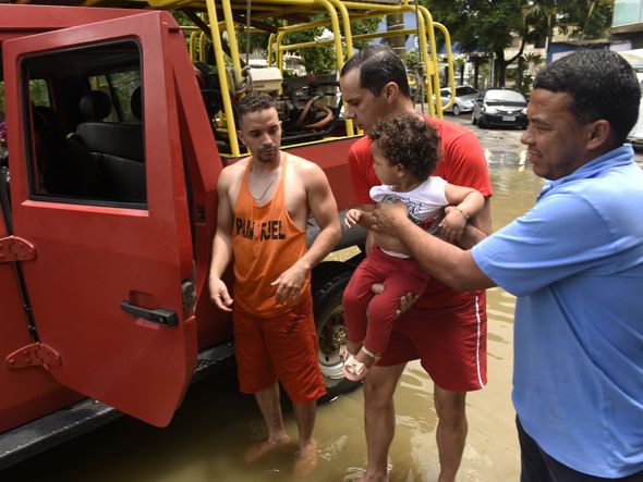 Data: 14/11/2019 - Viana - Corpo de bombeiros auxilia moradores ilhados por conta da chuva no bairro Industrial - Editoria: Cidades - Foto: Vitor Jubini - GZ por Vitor Jubini