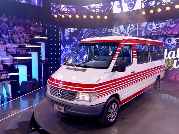 Time de futebol feminino capixaba tem van reformada no Caldeirão do Huck  por Reprodução | TV Globo