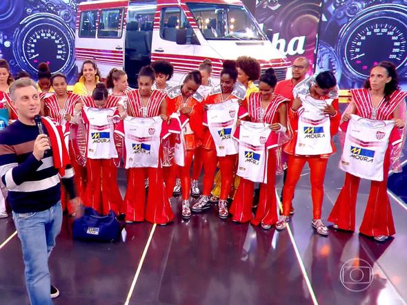 Time de futebol feminino capixaba tem van reformada no Caldeirão do Huck  por Reprodução | TV Globo