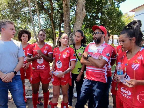 Time de futebol feminino capixaba tem van reformada no Caldeirão do Huck  por Reprodução | TV Globo