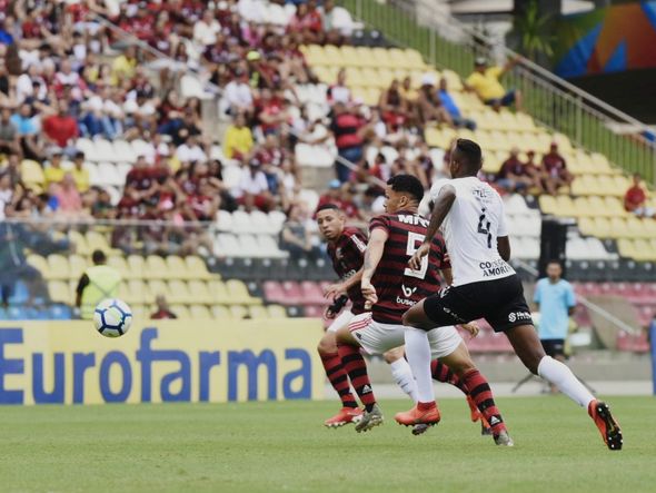 Flamengo e Corinthians disputaram a semifinal do Brasileiro sub-20 no Kleber Andrade por Carlos Alberto Silva/A Gazeta
