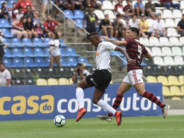 Flamengo e Corinthians disputaram a semifinal do Brasileiro sub-20 no Kleber Andrade por Carlos Alberto Silva/A Gazeta