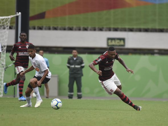 Flamengo e Corinthians disputaram a semifinal do Brasileiro sub-20 no Kleber Andrade por Carlos Alberto Silva/A Gazeta