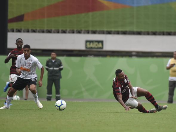 Flamengo e Corinthians disputaram a semifinal do Brasileiro sub-20 no Kleber Andrade por Carlos Alberto Silva/A Gazeta