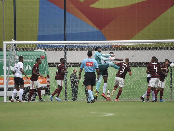 Flamengo e Corinthians disputaram a semifinal do Brasileiro sub-20 no Kleber Andrade por Carlos Alberto Silva/A Gazeta