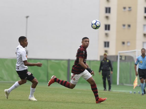 Flamengo e Corinthians disputaram a semifinal do Brasileiro sub-20 no Kleber Andrade por Carlos Alberto Silva/A Gazeta