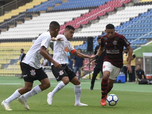 Flamengo e Corinthians disputaram a semifinal do Brasileiro sub-20 no Kleber Andrade por Carlos Alberto Silva/A Gazeta