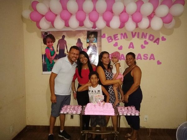 Anna Luíza foi recebida com festa em casa. Crédito: Divulgação