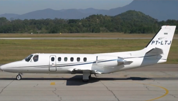 Avião é um bimotor Cessna AirCraft, de prefixo PT-LTJ, modelo 550, fabricado em 1981. Crédito: Reprodução/TV Globo