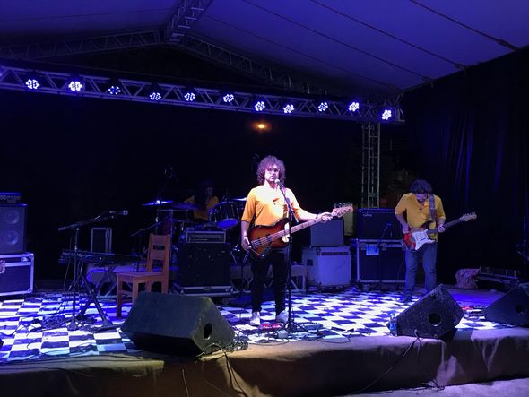 Cainã e a Vizinhança do Espelho foi a sexta banda a se apresentar no palco do Multipliqui, em Muqui por Lara Rosado