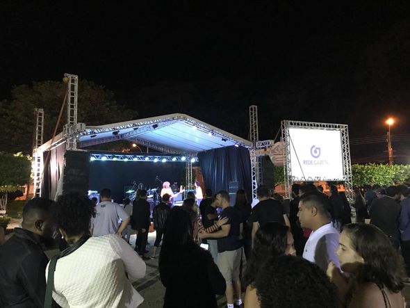 O Festival de Música de Muqui (Multipliqui) foi realizado na Praça Central da cidade por Lara Rosado