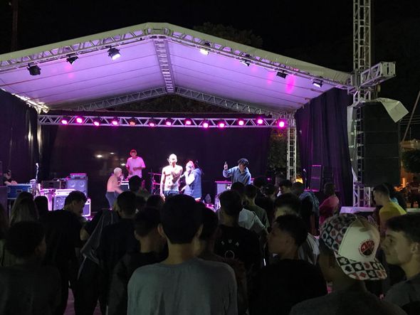 O Festival de Música de Muqui (Multipliqui) foi realizado na Praça Central da cidade por Lara Rosado