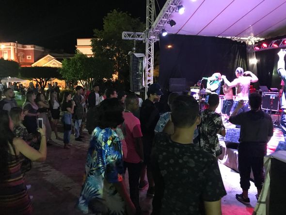 O Festival de Música de Muqui (Multipliqui) foi realizado na Praça Central da cidade por Lara Rosado