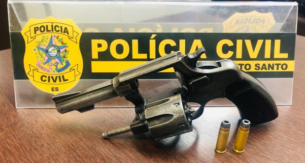 Revólver calibre 32 apreendido durante Operação 843. Crédito: Divulgação PCES