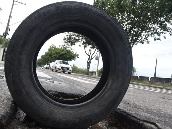 19/11/2019 - Vila Velha - Bairro Jockey de Itaparica, rua Dylio Penedo - Buracos no asfalto após as chuvas por Ricardo Medeiros