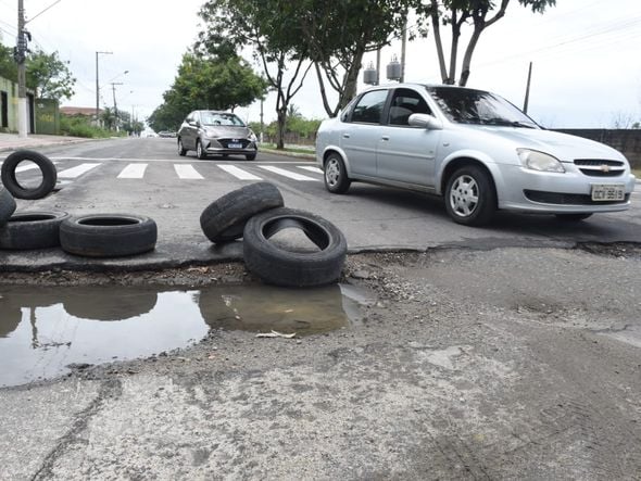 19/11/2019 - Vila Velha - Bairro Jockey de Itaparica, rua Dylio Penedo - Buracos no asfalto após as chuvas por Ricardo Medeiros