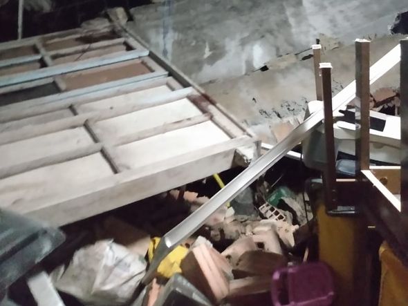 Pedra desliza e atinge casa em São Torquato, Vila Velha  por Internauta 