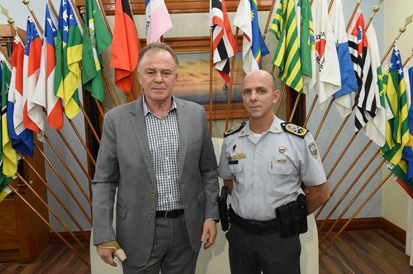 Casagrande e o coronel Sartório durante a posse do comandante-geral, no QCG de Maruípe