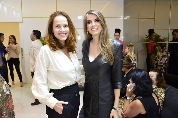 Claudia Scarton e Ana Flávia Moll: em  inauguração do novo espaço de  dermatologia, na Praia do Canto. Crédito: RF Comunicação
