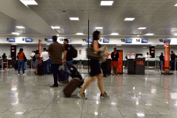 Passageiros com bagagem no Aeroporto de Vitória. Crédito: Fernando Madeira/Arquivo