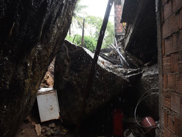 Data: 20/11/2019 - ES - Vila Velha -  Morro Boa Vista onde rolou uma pedra em cima de uma casa.-  Editoria: Cidades- Foto: Ricardo Medeiros - GZ por Ricardo Medeiros