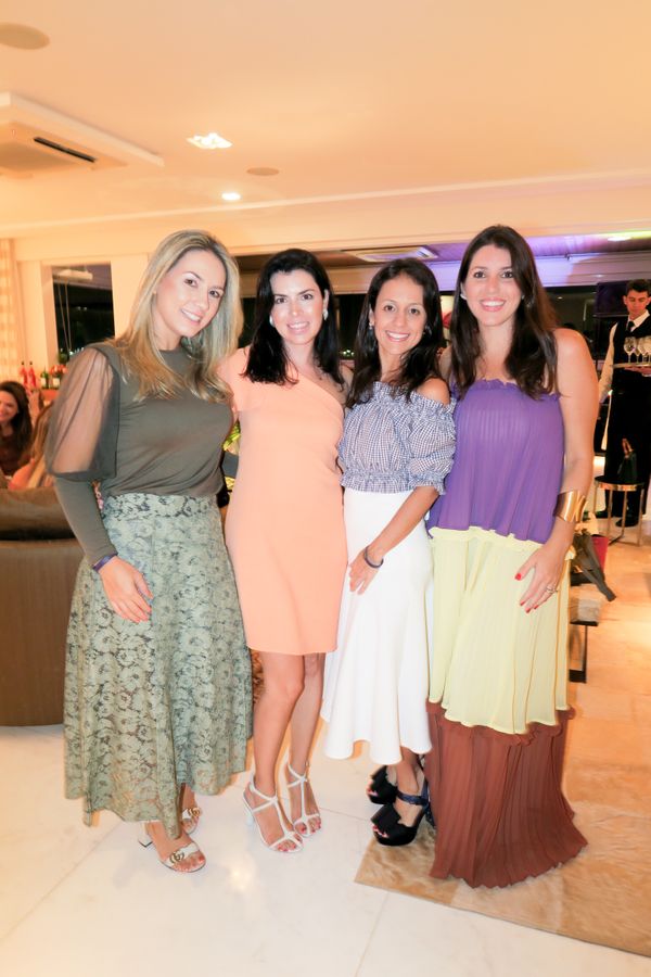 Julia Chieppe, Regina Leal, Ticy Chieppe e Débora Leal. Crédito: Mônica Zorzanelli