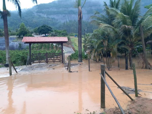 Localidade de Guatemala, no interior de Ibiraçu, também sofre com cheias decorrentes das chuvas. Crédito: Marcio Natale | Internauta