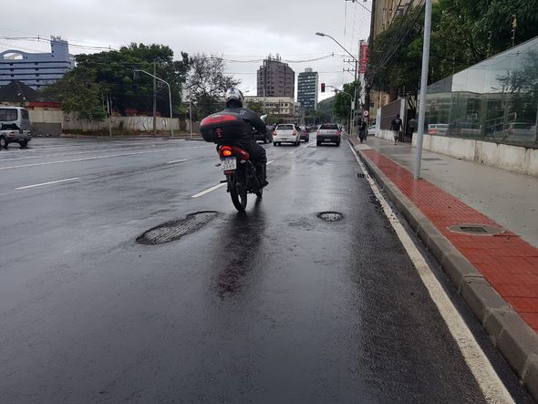 Buracos na Leitão da Silva (21/11/2019) por Ricardo Medeiros