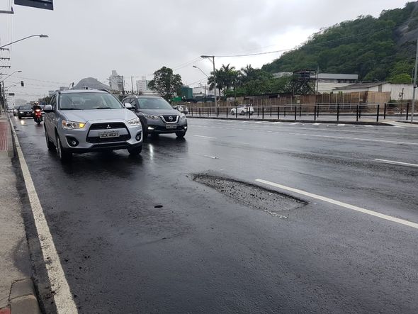 Buracos na Leitão da Silva (21/11/2019) por Ricardo Medeiros