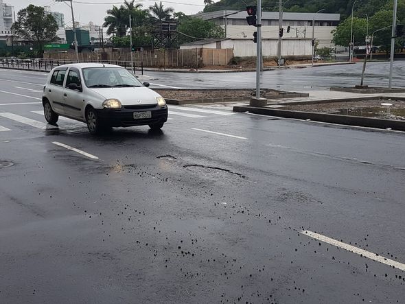 Buracos na Leitão da Silva (21/11/2019) por Ricardo Medeiros